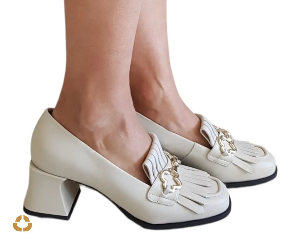 Apepazza Mocassino Pelle color Crema con frangia e accessorio Oro tacco alto 6 cm. rif.675