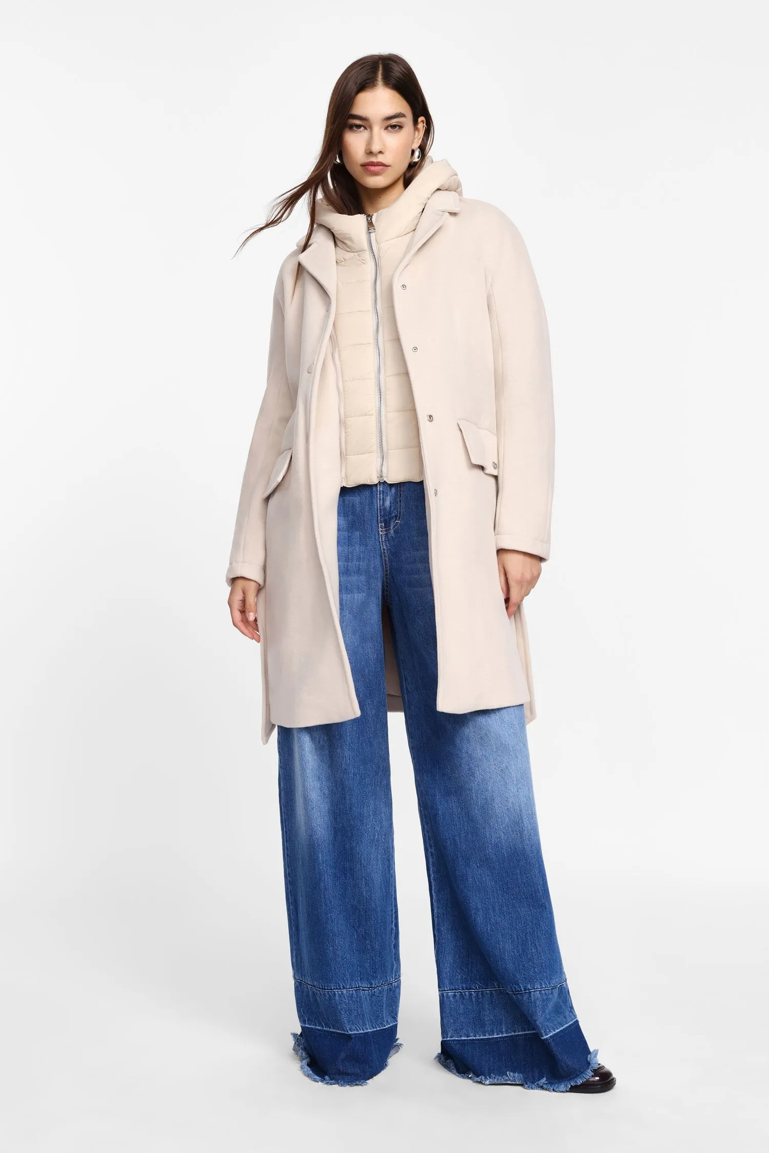  Cappotto con cintura e cappuccio 