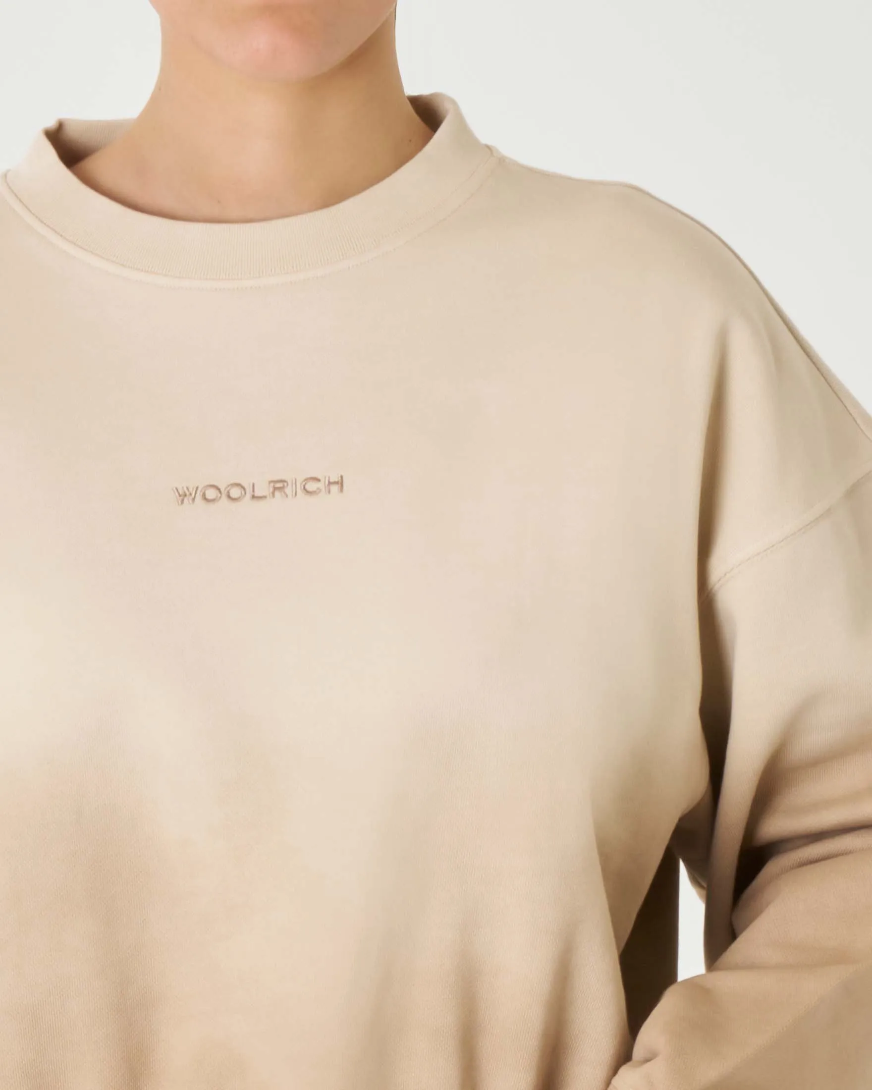 Felpa girocollo cropped beige dregradé in puro cotone con logo ricamato in tono sul petto