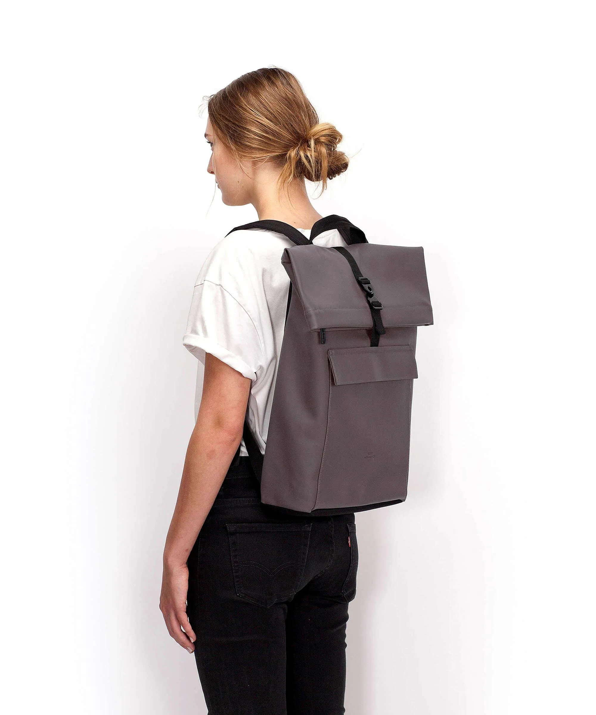  Ucon Acrobatics Lotus Jasper Medium Zaino roll-top 15.6″ poliuretano, poliestere riciclato grigio elephant  
